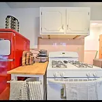 Modern Home • Family Friendly • Grill • Fireplace