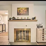 Modern Home • Family Friendly • Grill • Fireplace